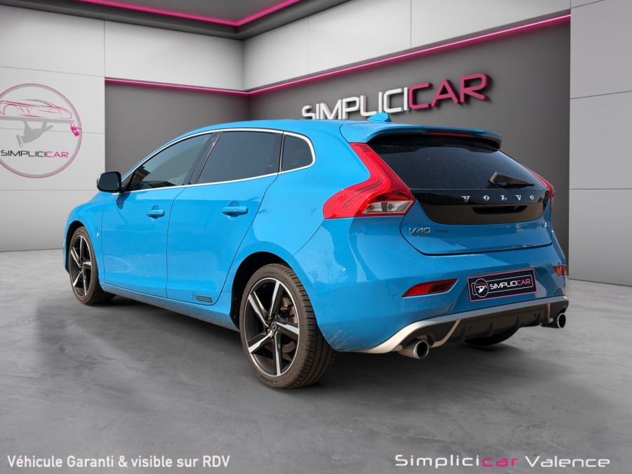 VOLVO d'occasion V40 BERLINE BICORPS TROIS OU CINQ PORTES D4 190