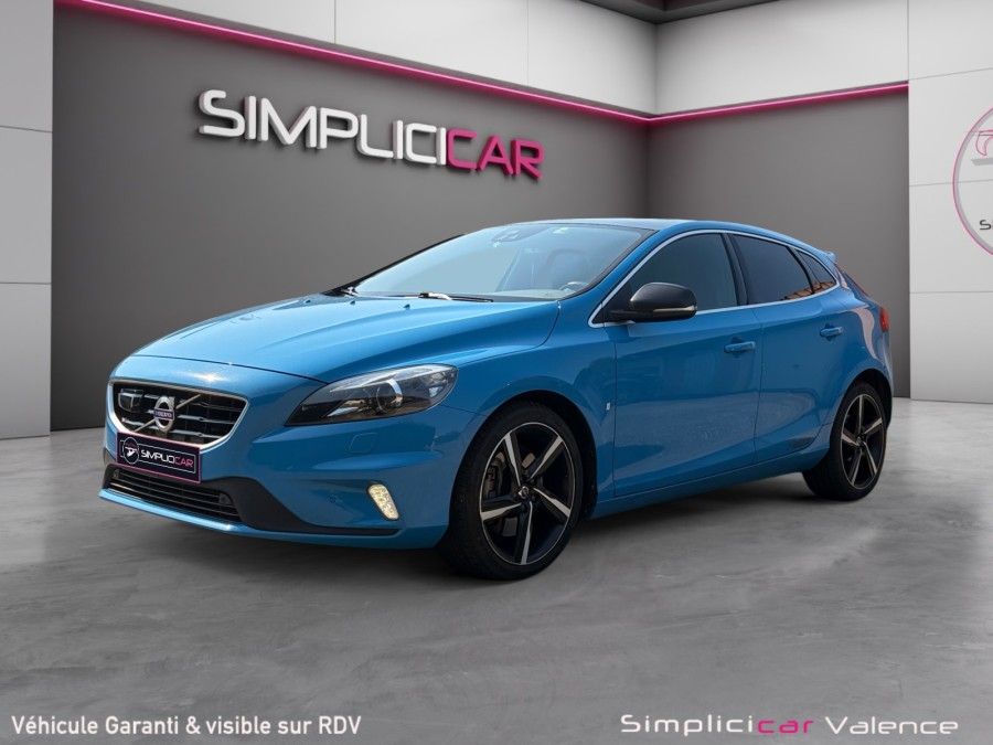 VOLVO d'occasion V40 BERLINE BICORPS TROIS OU CINQ PORTES D4 190