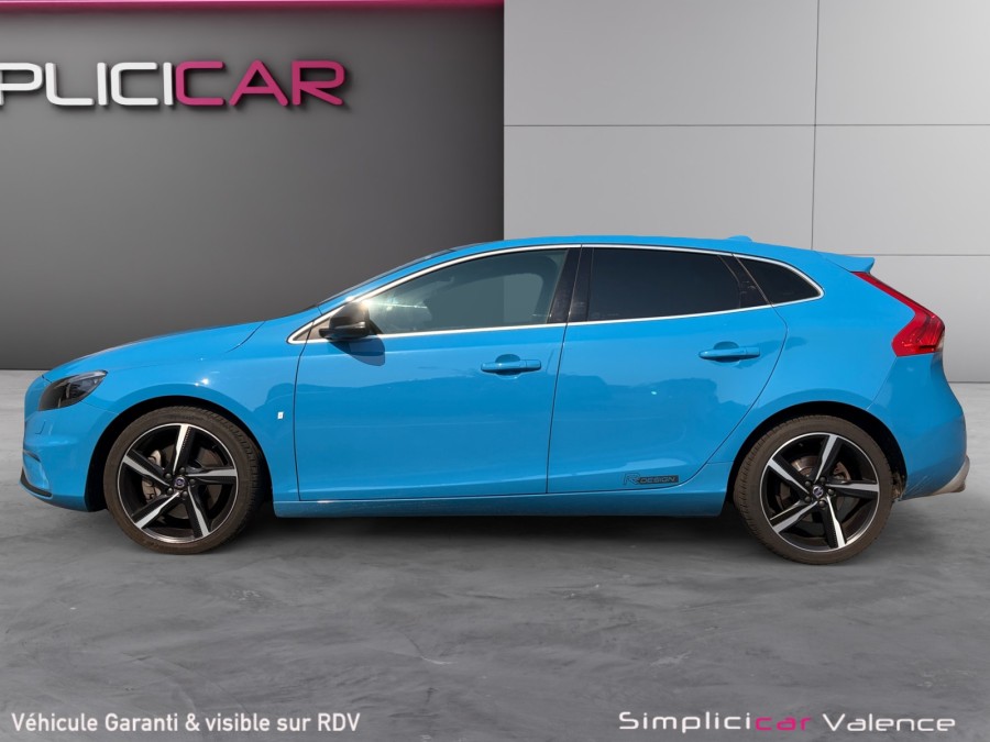 VOLVO d'occasion V40 BERLINE BICORPS TROIS OU CINQ PORTES D4 190