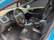 VOLVO d'occasion V40 BERLINE BICORPS TROIS OU CINQ PORTES D4 190