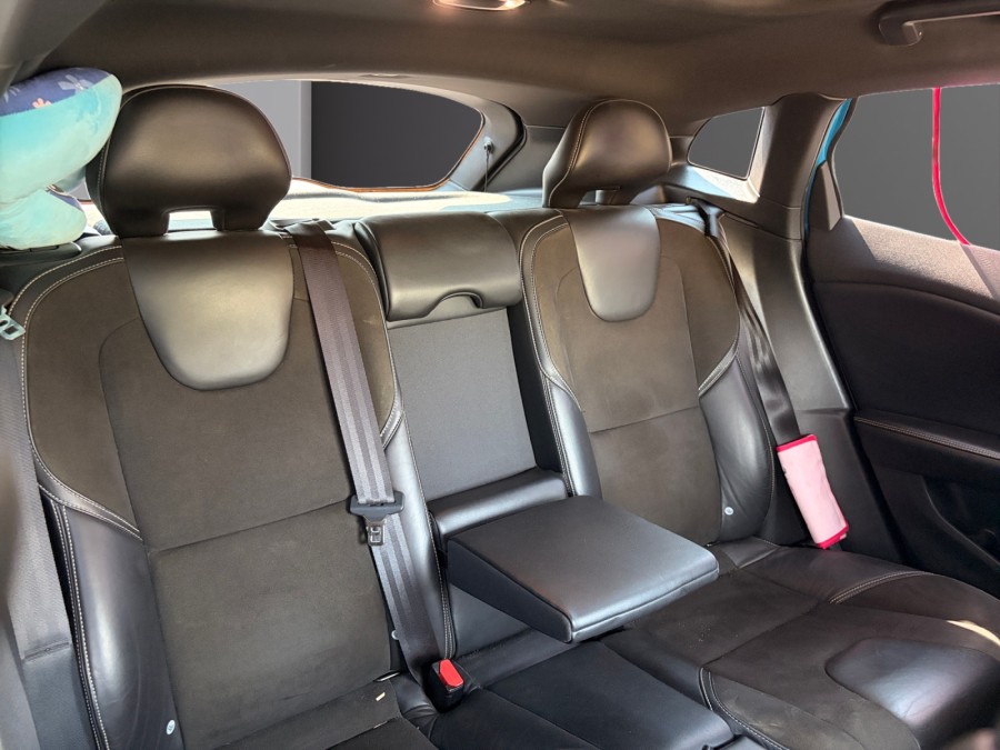 VOLVO d'occasion V40 BERLINE BICORPS TROIS OU CINQ PORTES D4 190