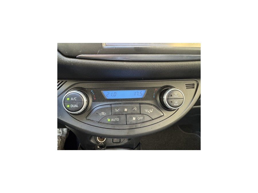 TOYOTA d'occasion YARIS 100H DYNAMIC BUSINESS de 2018 Paris 15 (75)﻿