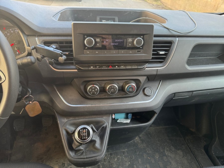 RENAULT d'occasion TRAFIC CA L2H1 3T 2.0 BLUE DCI 130 de 2023