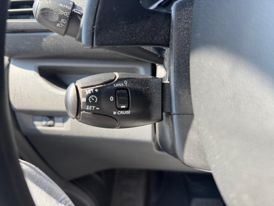 PEUGEOT d'occasion EXPERT FOURGON STANDARD 2.0 BLUE HDI 180 PREMIUM