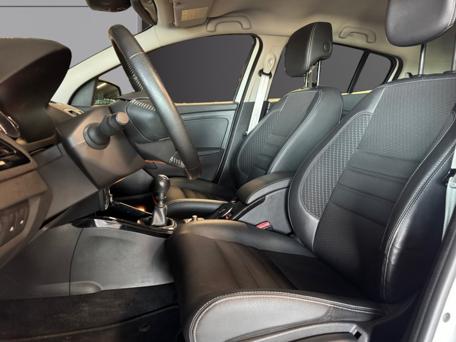RENAULT d'occasion MEGANE III BERLINE BICORPS TROIS OU CINQ PORTES