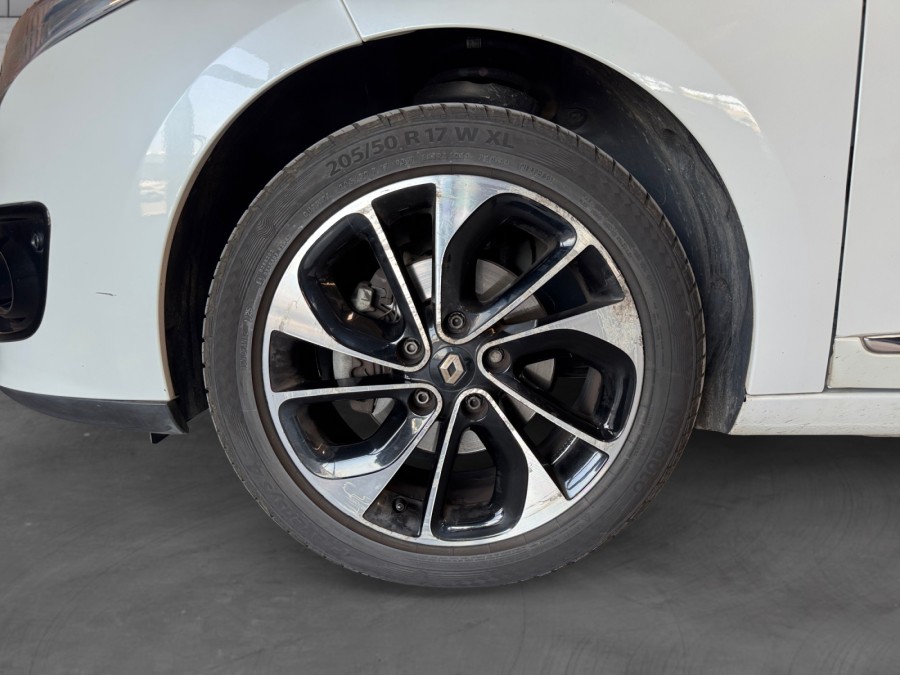RENAULT d'occasion MEGANE III BERLINE BICORPS TROIS OU CINQ PORTES