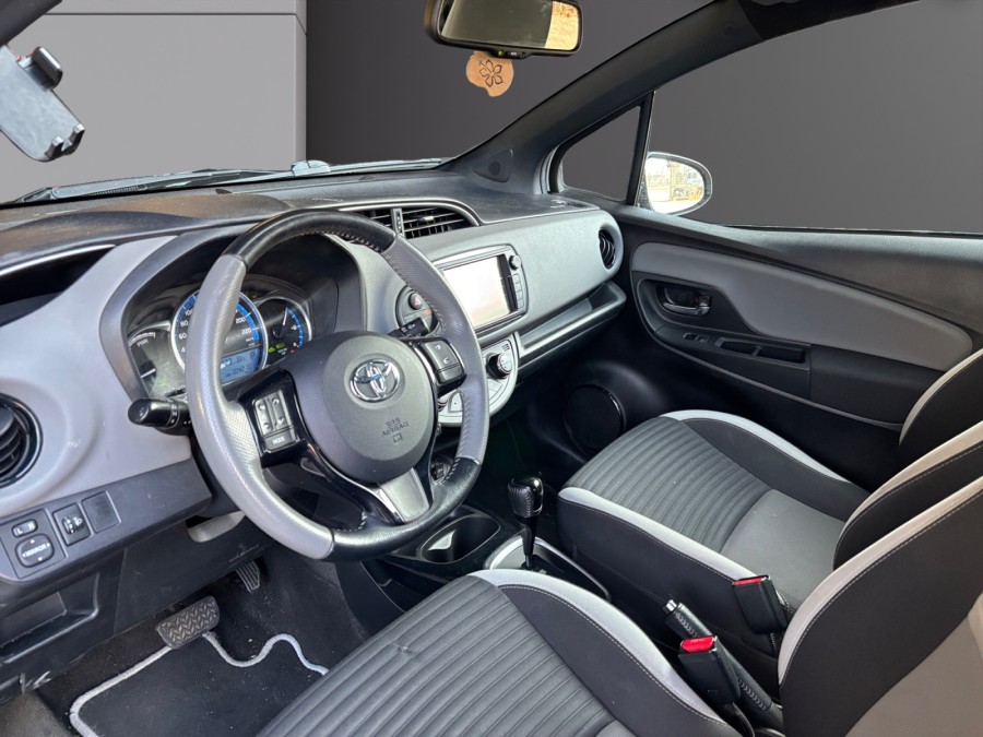 TOYOTA d'occasion YARIS TOYOTA YARIS 100H COLLECTION de 2016 Valence