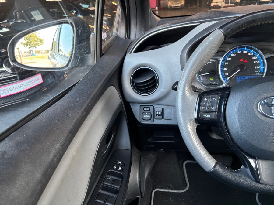 TOYOTA d'occasion YARIS TOYOTA YARIS 100H COLLECTION de 2016 Valence