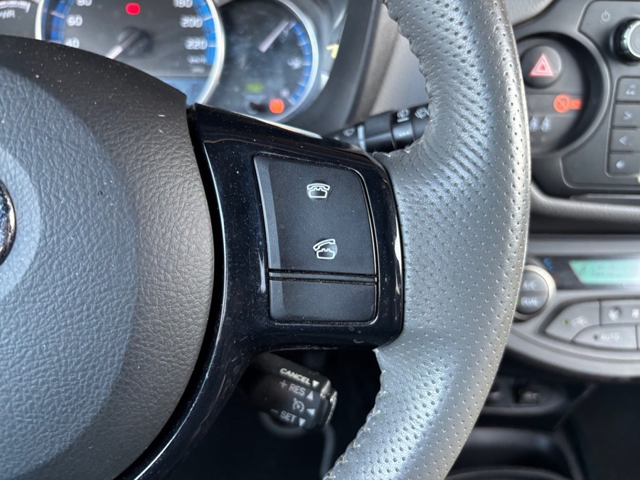 TOYOTA d'occasion YARIS TOYOTA YARIS 100H COLLECTION de 2016 Valence
