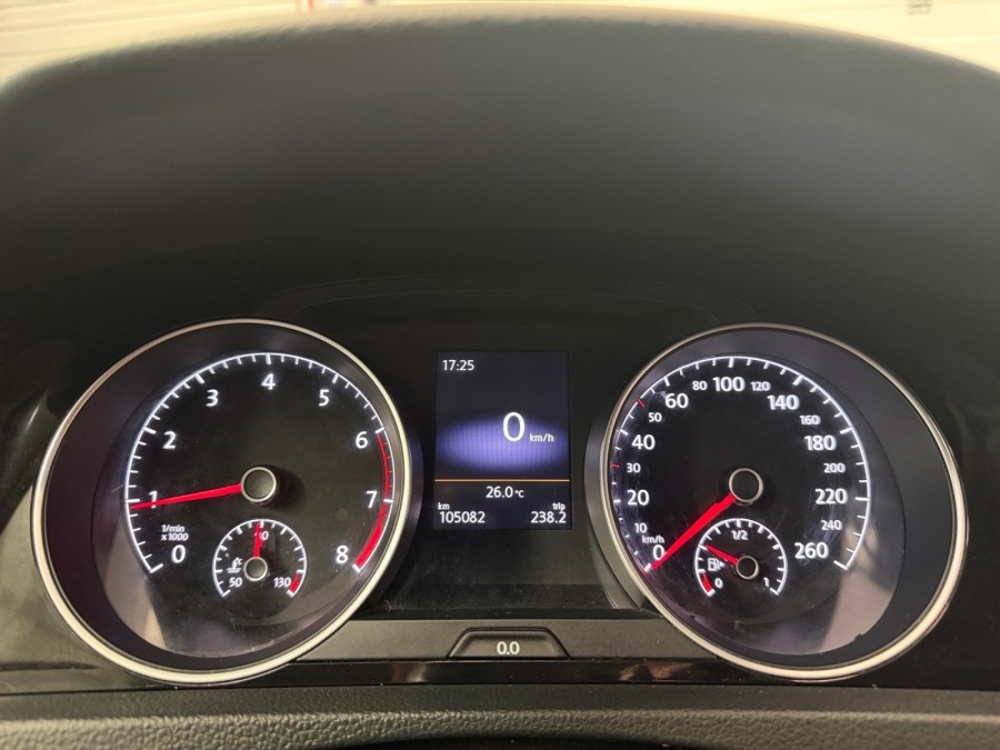 VOLKSWAGEN d'occasion GOLF VII CUP 1.2 TSI 110 de 2014 Salon de