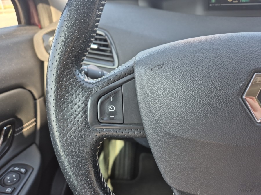 RENAULT d'occasion SCENIC III 1.5 DCI 110 BOSE EDC de 2015 Valence