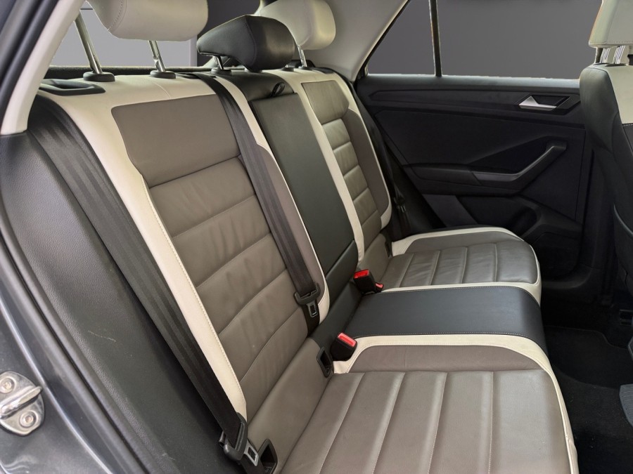 VOLKSWAGEN d'occasion T-ROC 1.5 TSI EVO 150 CARAT de 2021 Montreuil