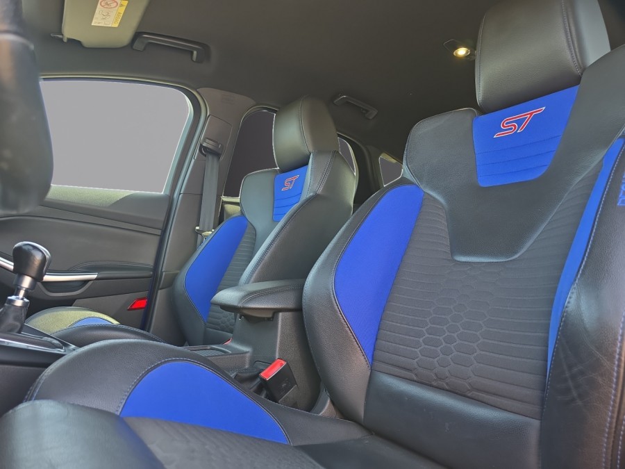 FORD d'occasion FOCUS ST 250 de 2018 Vichy (03)﻿