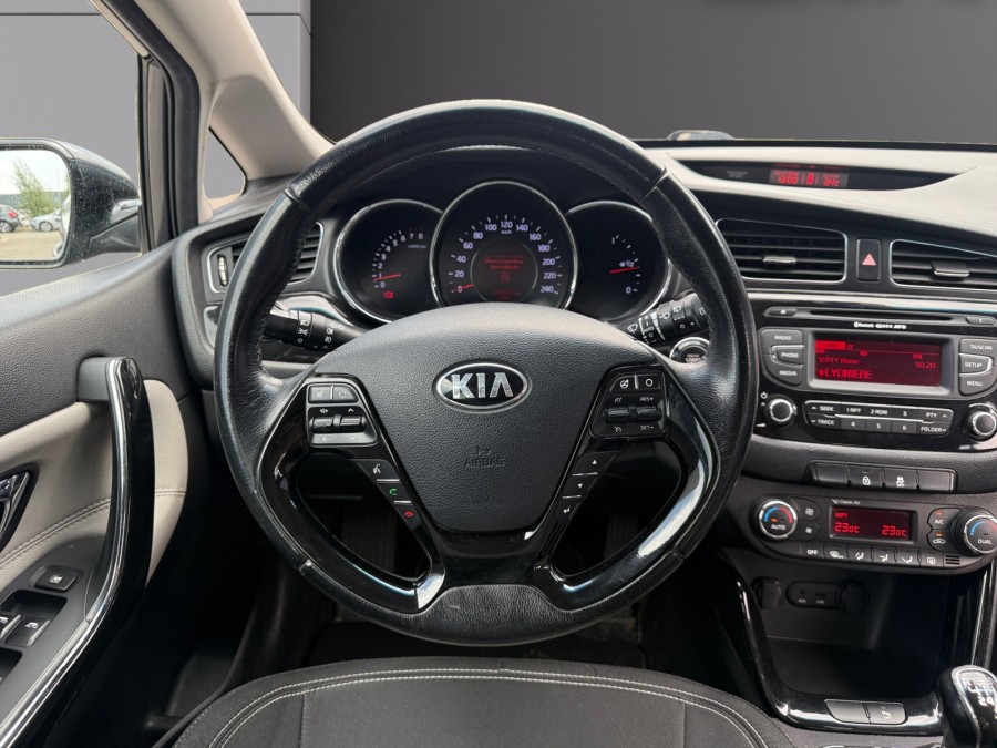 KIA d'occasion CEED 1.6 GDI 135 PREMIUM de 2015 Lyon Nord (69)﻿