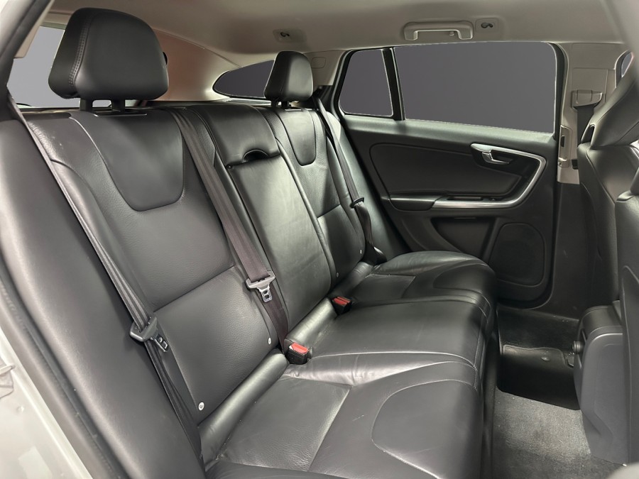 VOLVO d'occasion V60 1.6 DRIVE 115 BUSINESS de 2013 Lorient (56)﻿