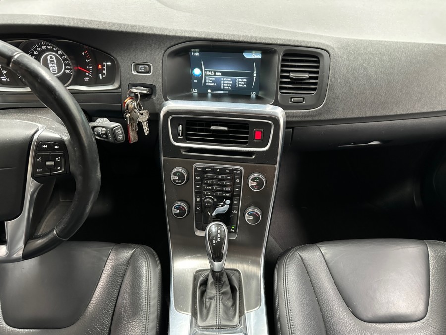 VOLVO d'occasion V60 1.6 DRIVE 115 BUSINESS de 2013 Lorient (56)﻿