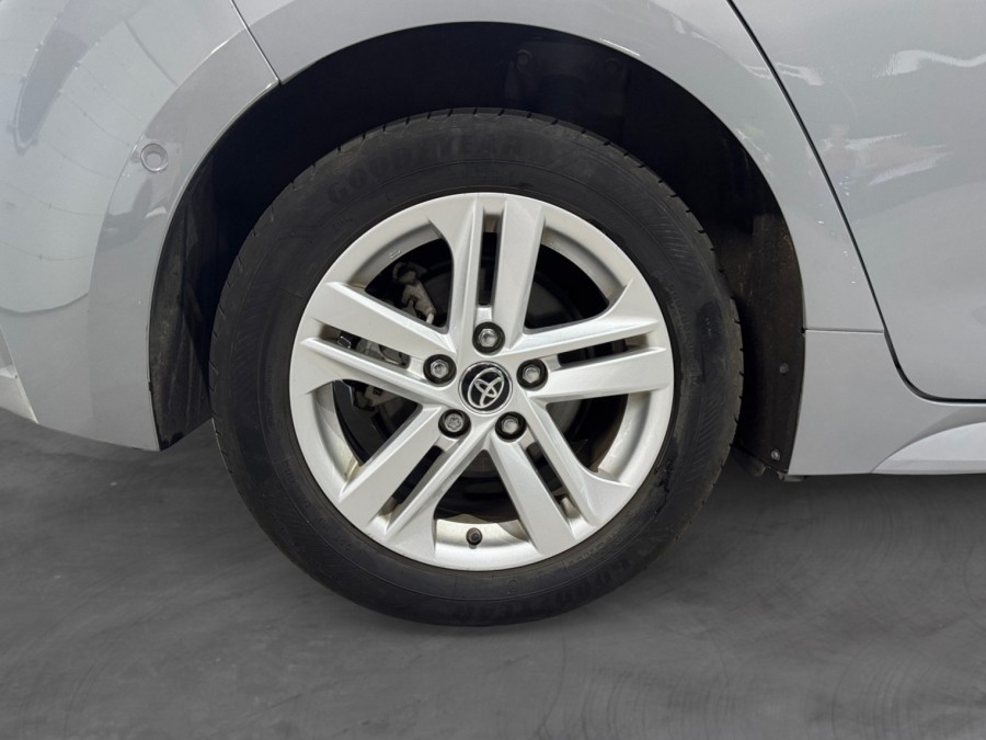 TOYOTA d'occasion COROLLA 1.8 122H ACTIVE AUTO de 2022 Magny-en-Vexin