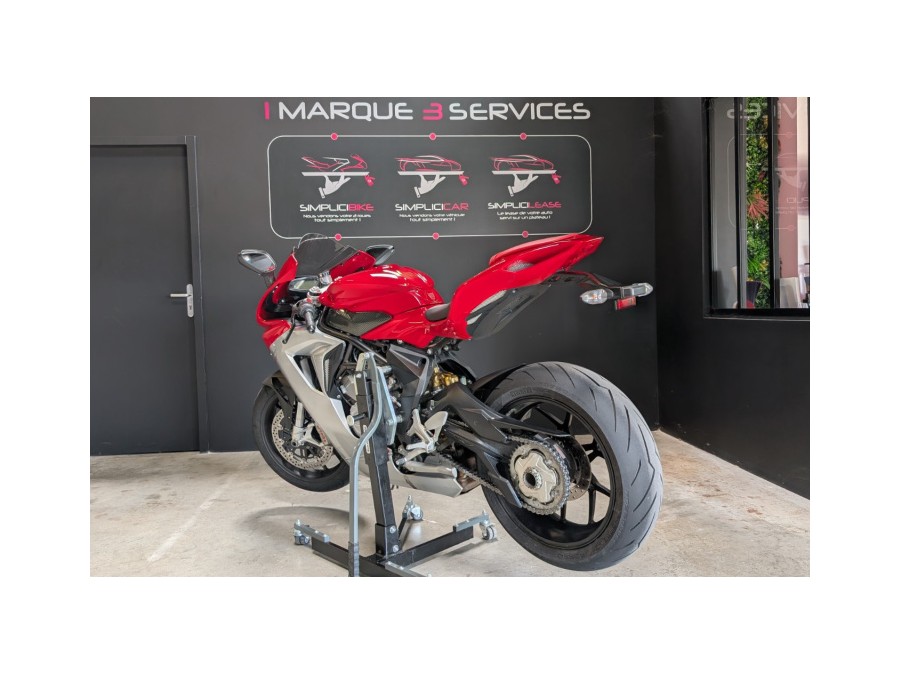 M.V. d'occasion F3 800 Moto de 2013 Besançon (25)﻿