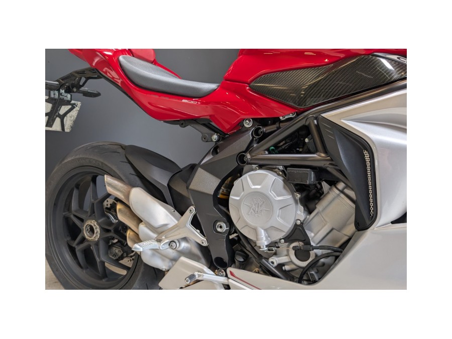 M.V. d'occasion F3 800 Moto de 2013 Besançon (25)﻿