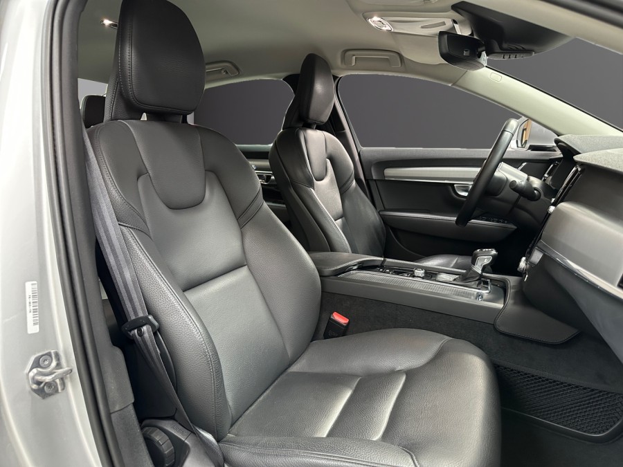 VOLVO d'occasion S90 2 D3 150 MOMENTUM AUTO de 2019 Lorient (56)﻿