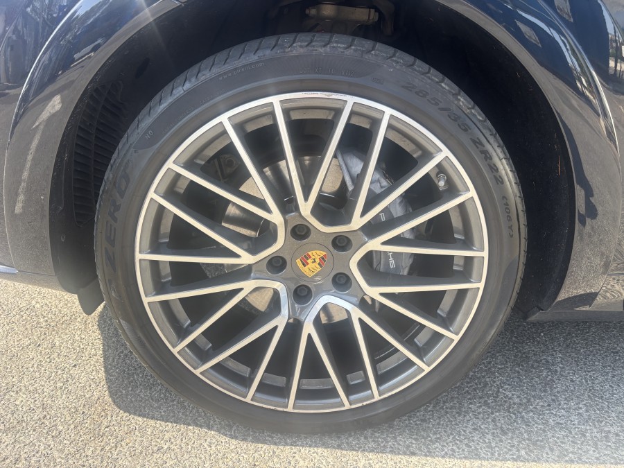 PORSCHE d'occasion CAYENNE 3.0 V6 E-HYBRID COUPE de 2021 Frejus (83)﻿
