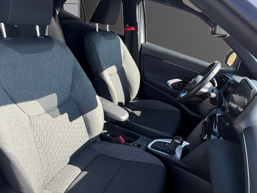 TOYOTA d'occasion YARIS 116H DESIGN de 2023 Royan (17)﻿