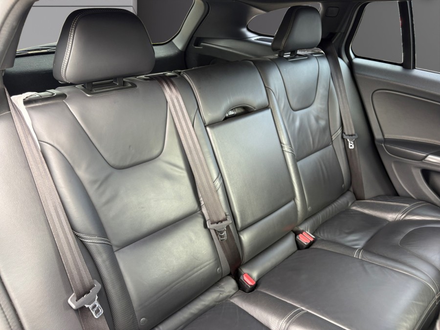 VOLVO d'occasion V60 2 D5 225 MOMENTUM GEARTRONIC AUTO de 2015