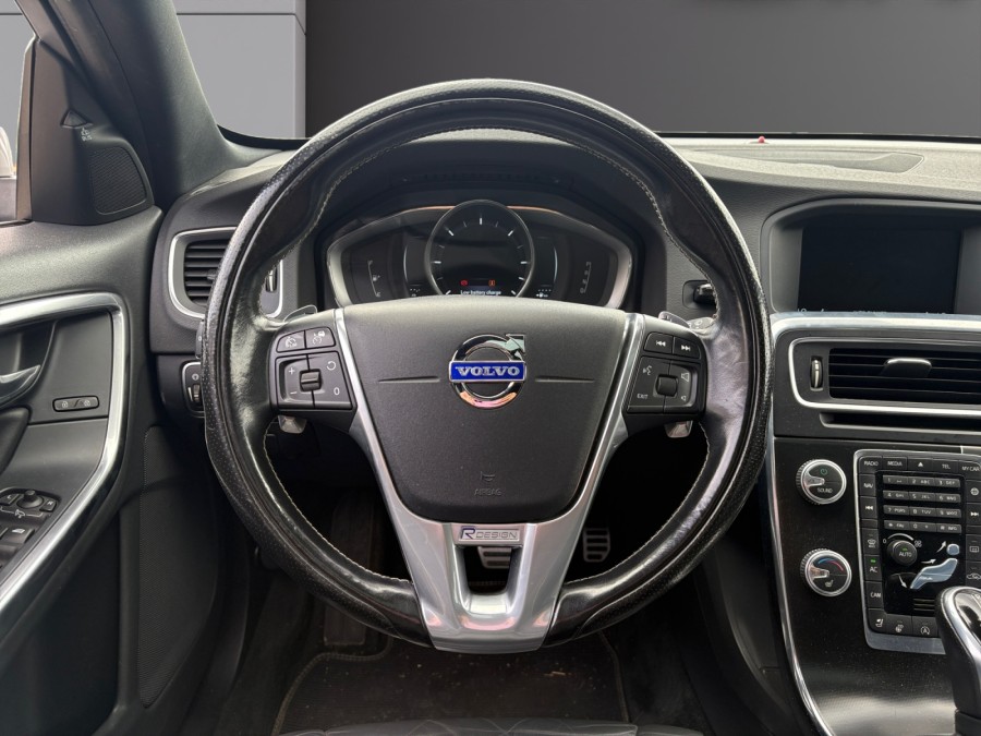 VOLVO d'occasion V60 2 D5 225 MOMENTUM GEARTRONIC AUTO de 2015