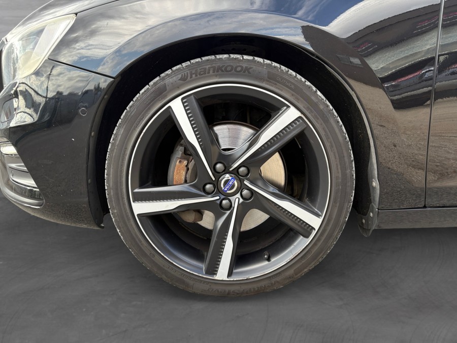 VOLVO d'occasion V60 2 D5 225 MOMENTUM GEARTRONIC AUTO de 2015