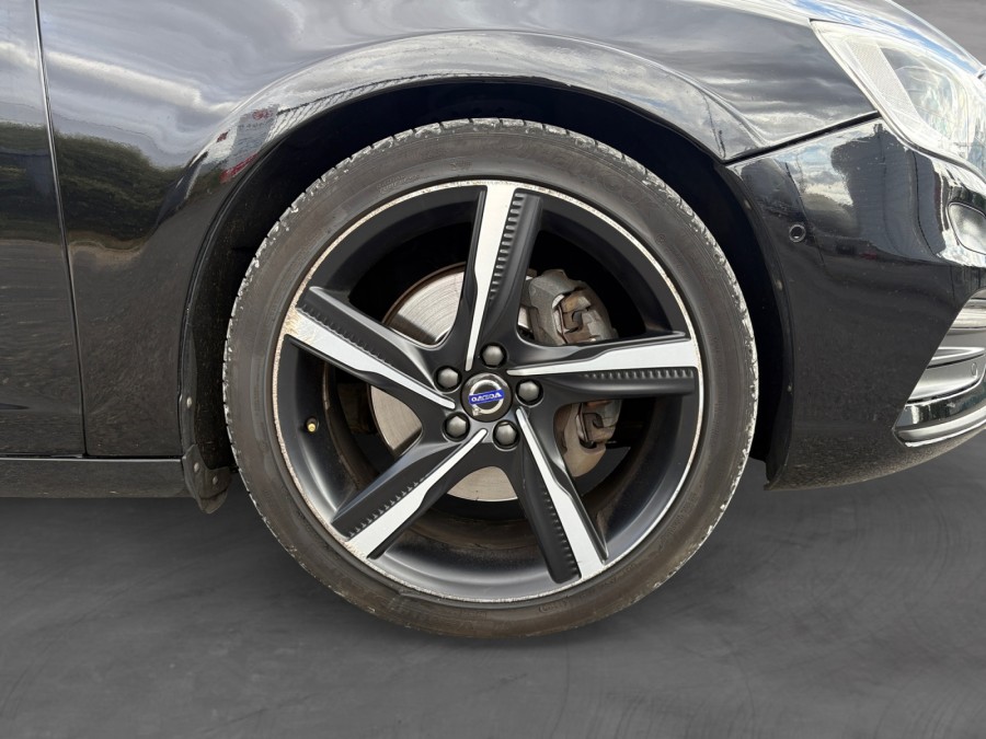 VOLVO d'occasion V60 2 D5 225 MOMENTUM GEARTRONIC AUTO de 2015