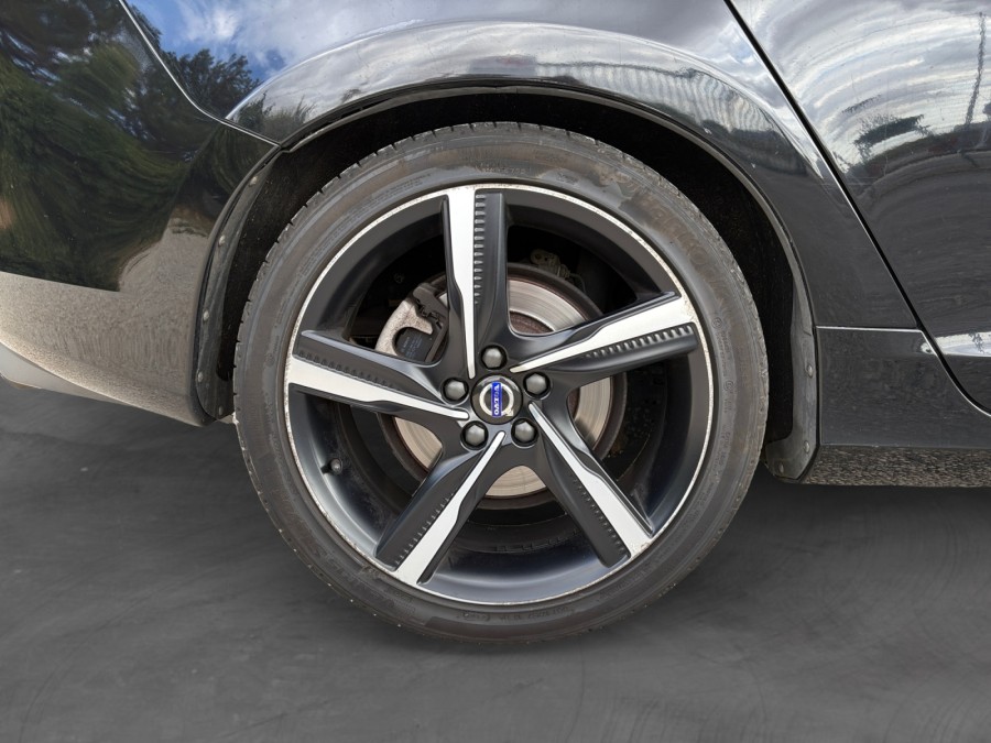 VOLVO d'occasion V60 2 D5 225 MOMENTUM GEARTRONIC AUTO de 2015