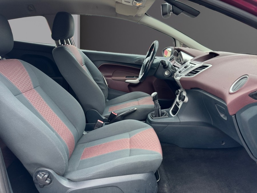 FORD d'occasion FIESTA 1.4 TDCI 68 AMBIENTE de 2009 Limoges (87)﻿