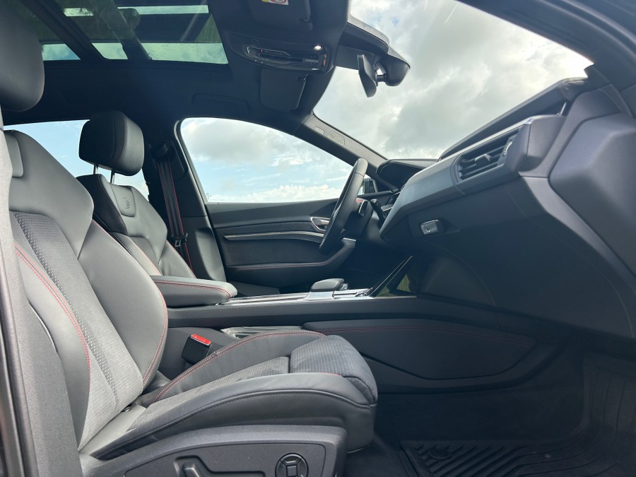 AUDI d'occasion Q8 Q8 E-TRON DAKAR de 2025 Cannes (06)﻿