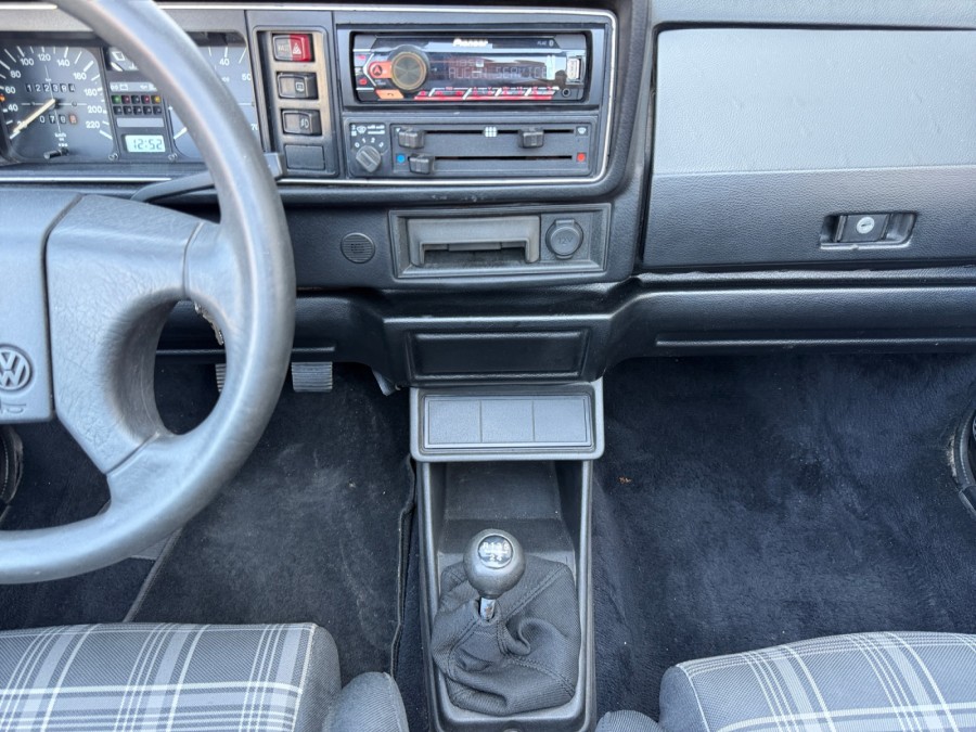 VOLKSWAGEN d'occasion CABRIOLET Quart. 90 ch de 1988 Toulon Est (83)﻿