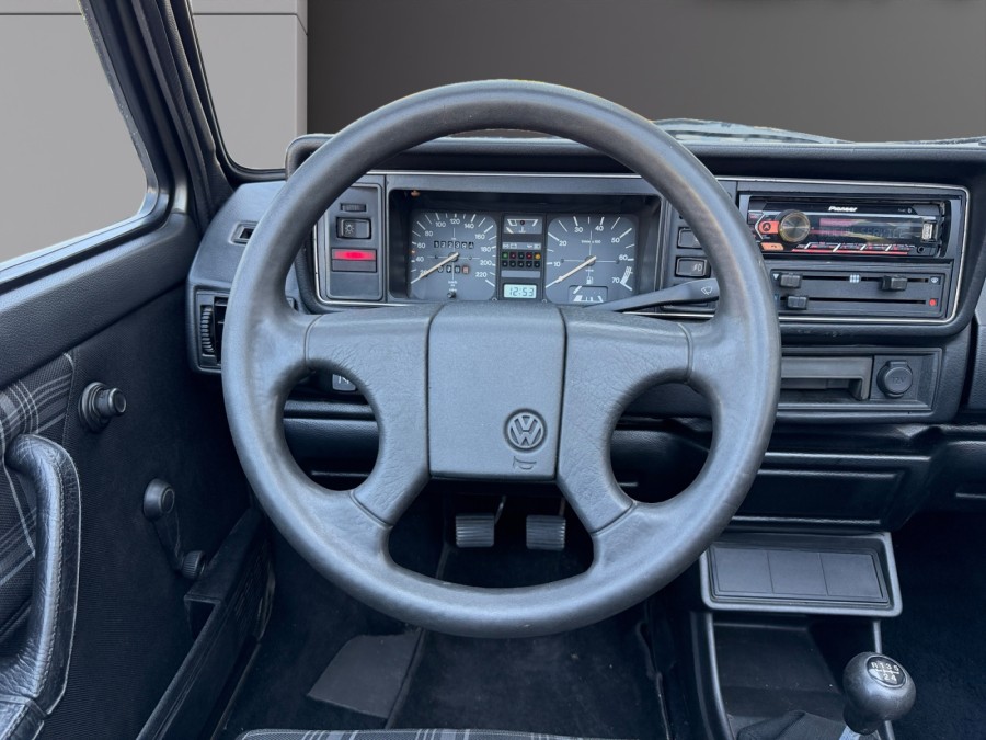 VOLKSWAGEN d'occasion CABRIOLET Quart. 90 ch de 1988 Toulon Est (83)﻿