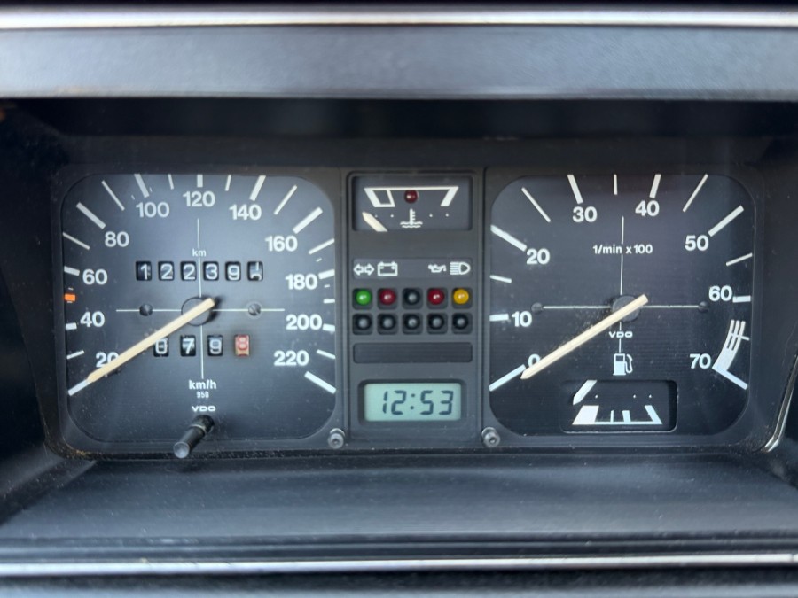VOLKSWAGEN d'occasion CABRIOLET Quart. 90 ch de 1988 Toulon Est (83)﻿