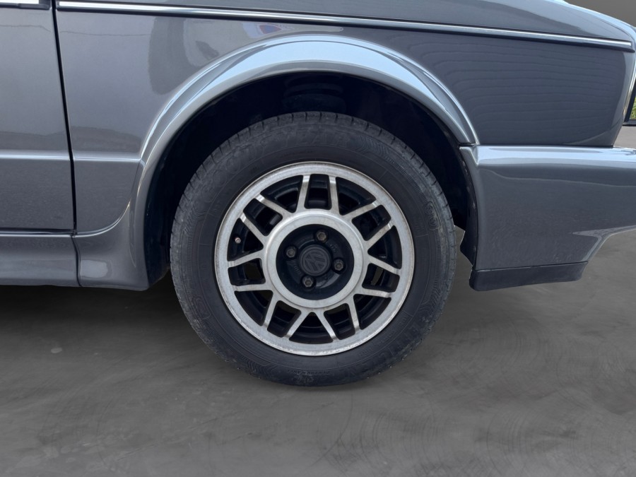 VOLKSWAGEN d'occasion CABRIOLET Quart. 90 ch de 1988 Toulon Est (83)﻿