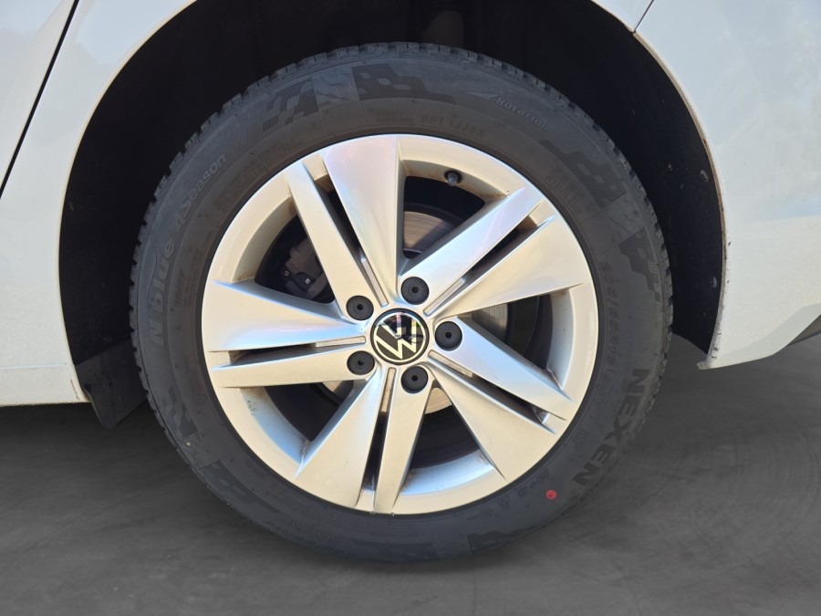 VOLKSWAGEN d'occasion GOLF VIII 2 TDI 115 de 2022 Vichy (03)﻿