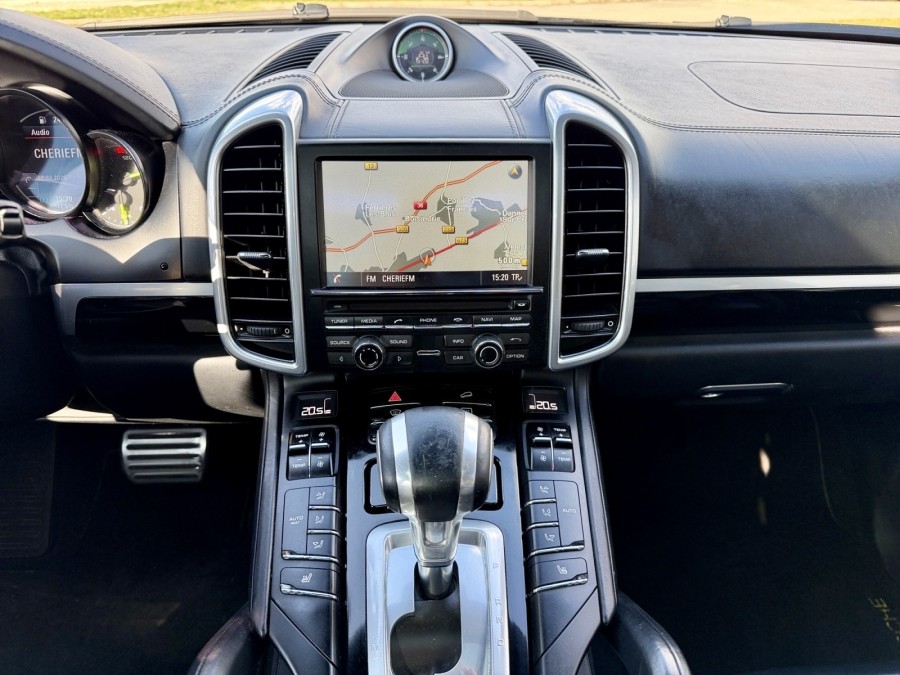 PORSCHE d'occasion CAYENNE S HYBRID de 2015 Besançon (25)﻿