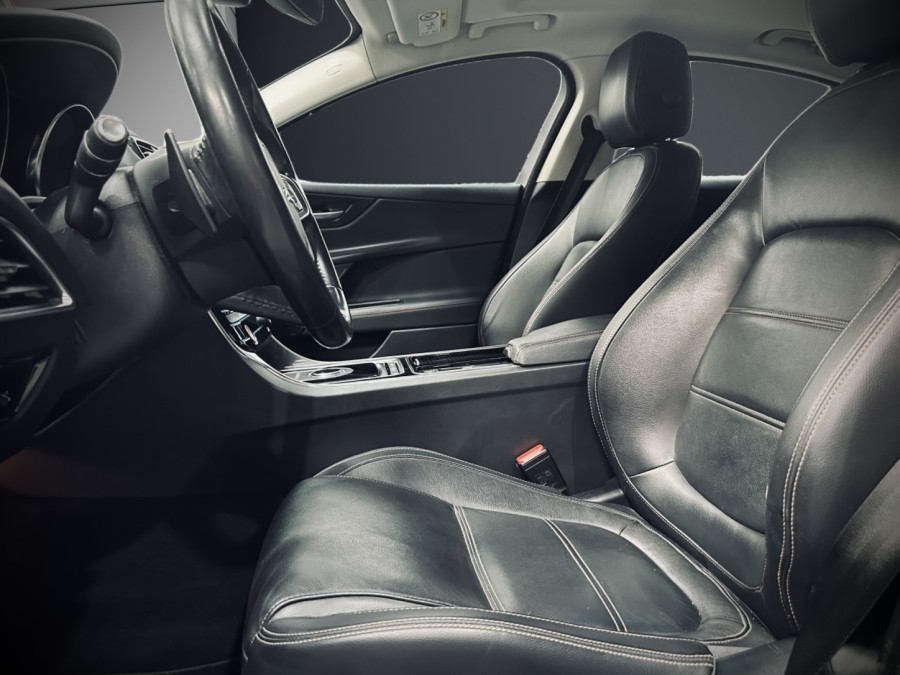 JAGUAR d'occasion XE 2.0 TD 180 PRESTIGE de 2018 Lyon Ouest (69)﻿