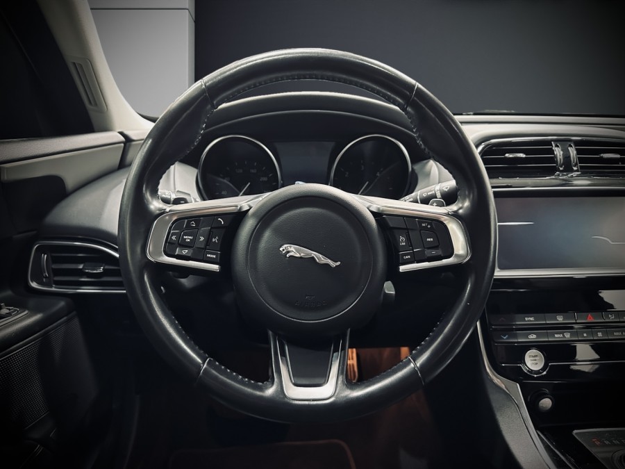 JAGUAR d'occasion XE 2.0 TD 180 PRESTIGE de 2018 Lyon Ouest (69)﻿