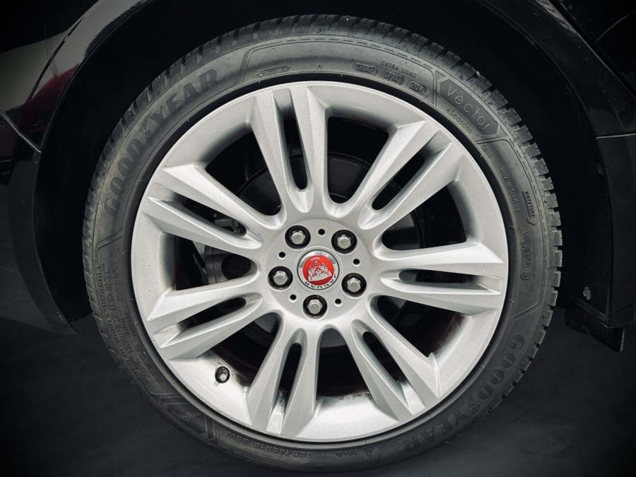 JAGUAR d'occasion XE 2.0 TD 180 PRESTIGE de 2018 Lyon Ouest (69)﻿