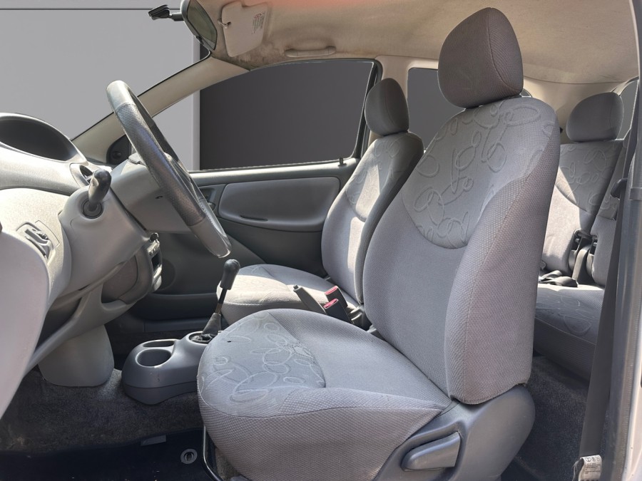 TOYOTA d'occasion YARIS 1.3 85 VVTI LINEA SOL de 2001 Vienne (38)﻿