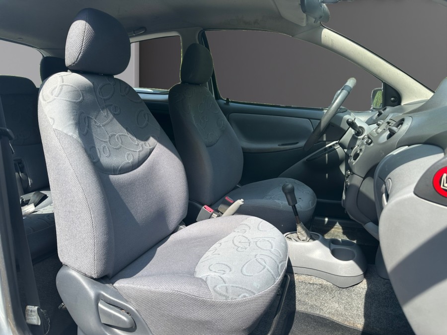 TOYOTA d'occasion YARIS 1.3 85 VVTI LINEA SOL de 2001 Vienne (38)﻿