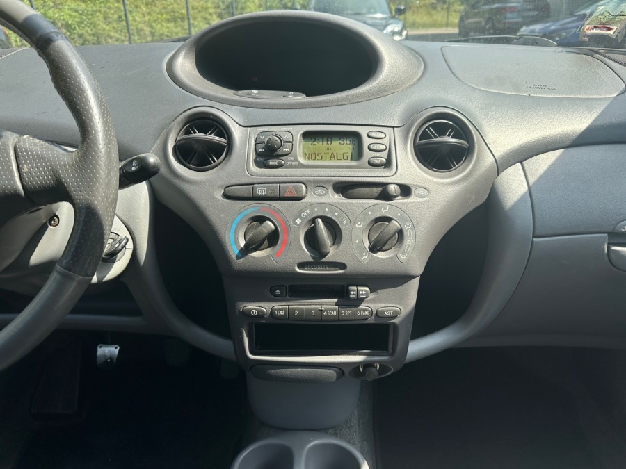 TOYOTA d'occasion YARIS 1.3 85 VVTI LINEA SOL de 2001 Vienne (38)﻿