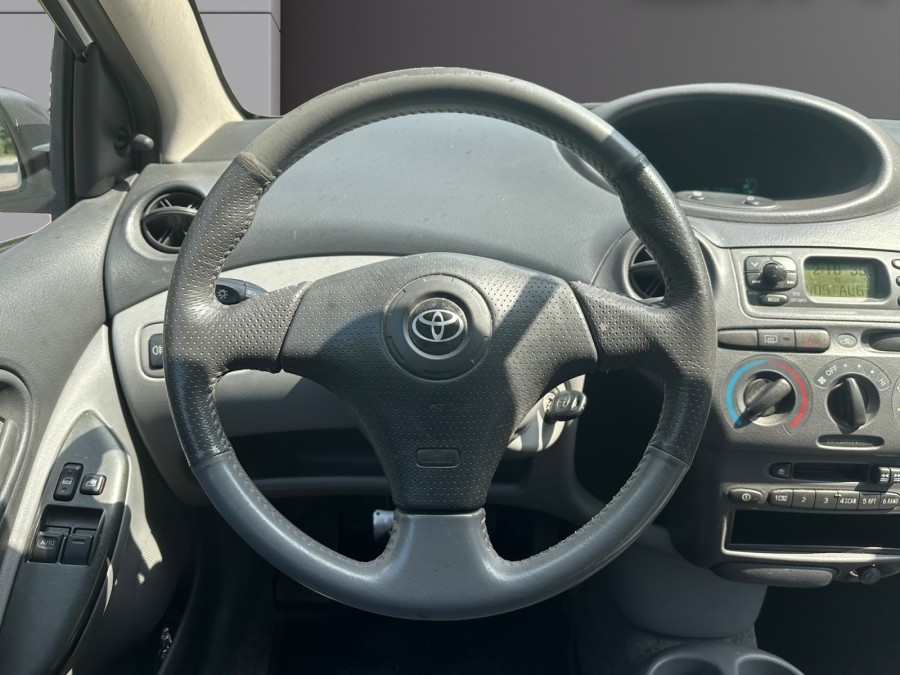 TOYOTA d'occasion YARIS 1.3 85 VVTI LINEA SOL de 2001 Vienne (38)﻿