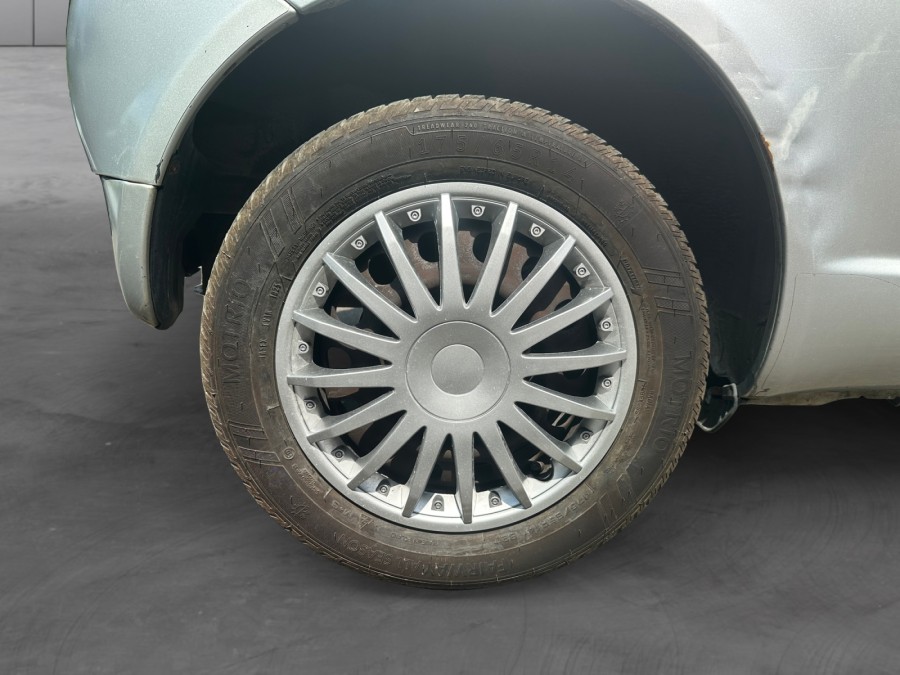 TOYOTA d'occasion YARIS 1.3 85 VVTI LINEA SOL de 2001 Vienne (38)﻿