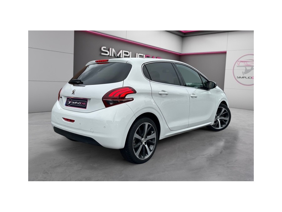 PEUGEOT d'occasion 208 1.6 Blue HDi 120 de 2017 Compiègne (60)﻿