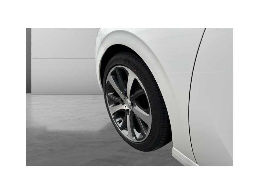 PEUGEOT d'occasion 208 1.6 Blue HDi 120 de 2017 Compiègne (60)﻿