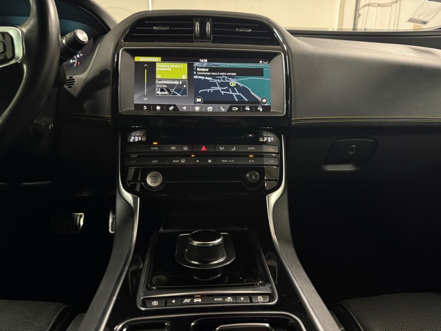 JAGUAR d'occasion XE 2.0T 300ch R-Sport AWD BVA8 de 2019 Pertuis (84)﻿
